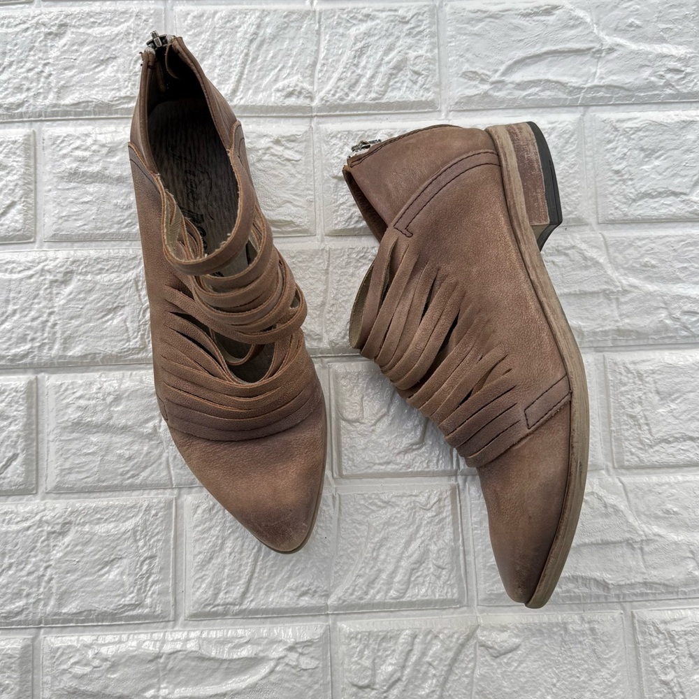 Free People | Women’s taupe leather Lost Valley strappy ankle zip low heel sz 38